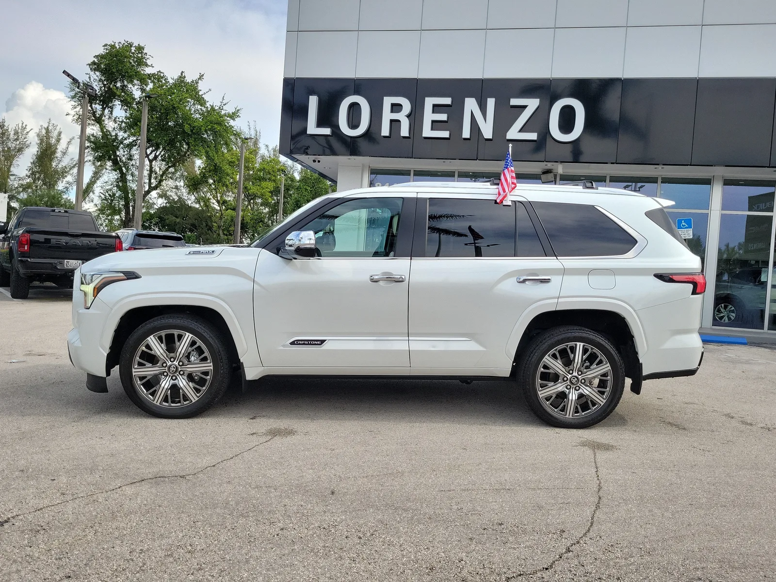 2025 Toyota Sequoia SR5 photo 8