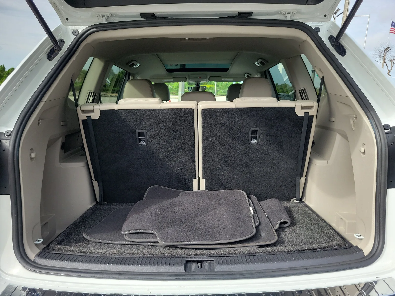 2022 Volkswagen Atlas 3.6L V6 SE w/Technology photo 17