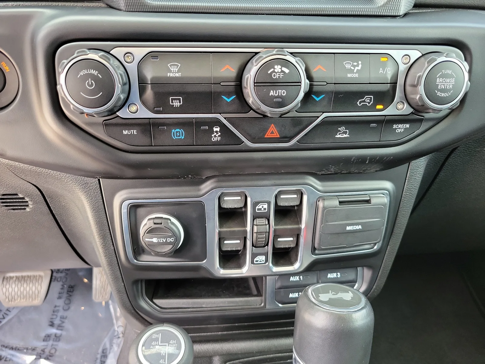 2023 Jeep Wrangler 4xe Sahara 4WD photo 23
