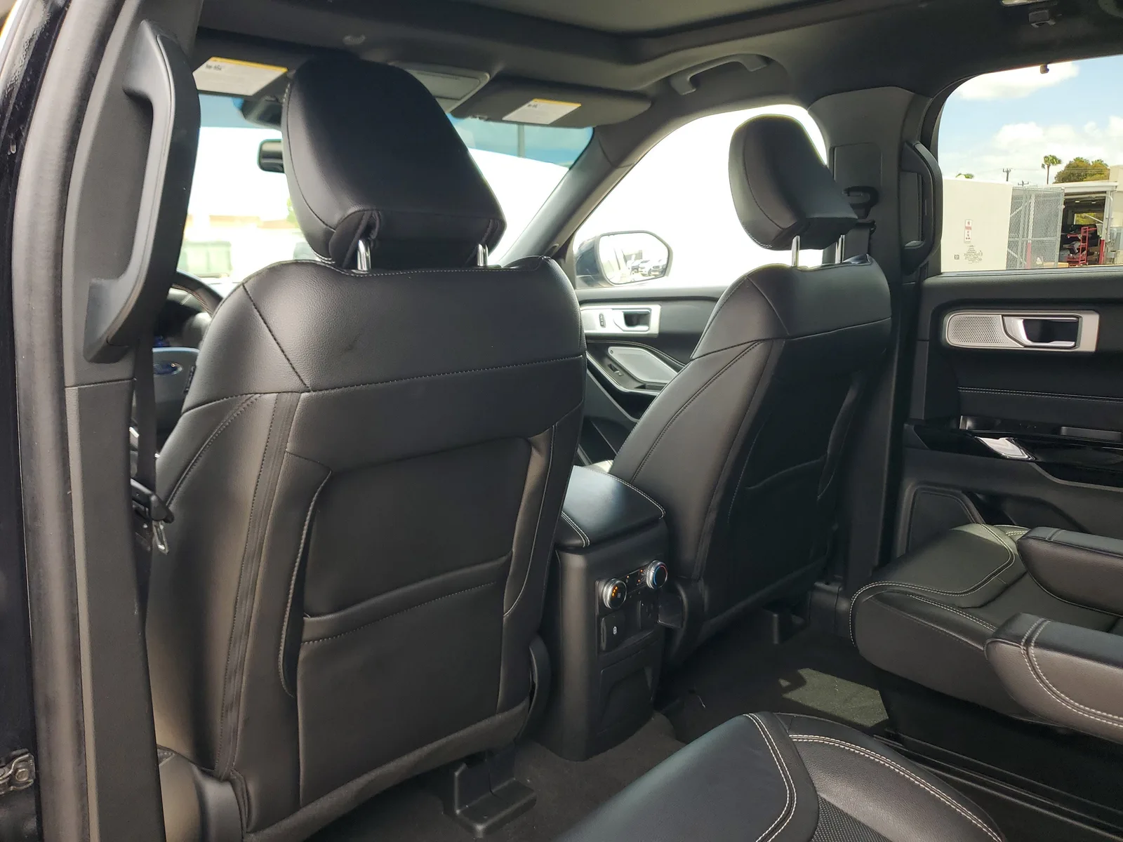 2023 Ford Explorer ST 4WD photo 14