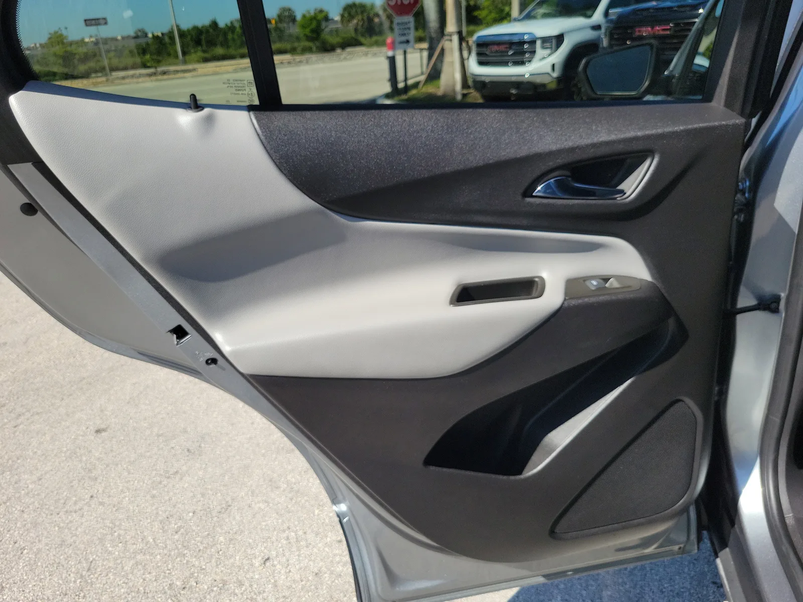 2024 Chevrolet Equinox LS photo 24