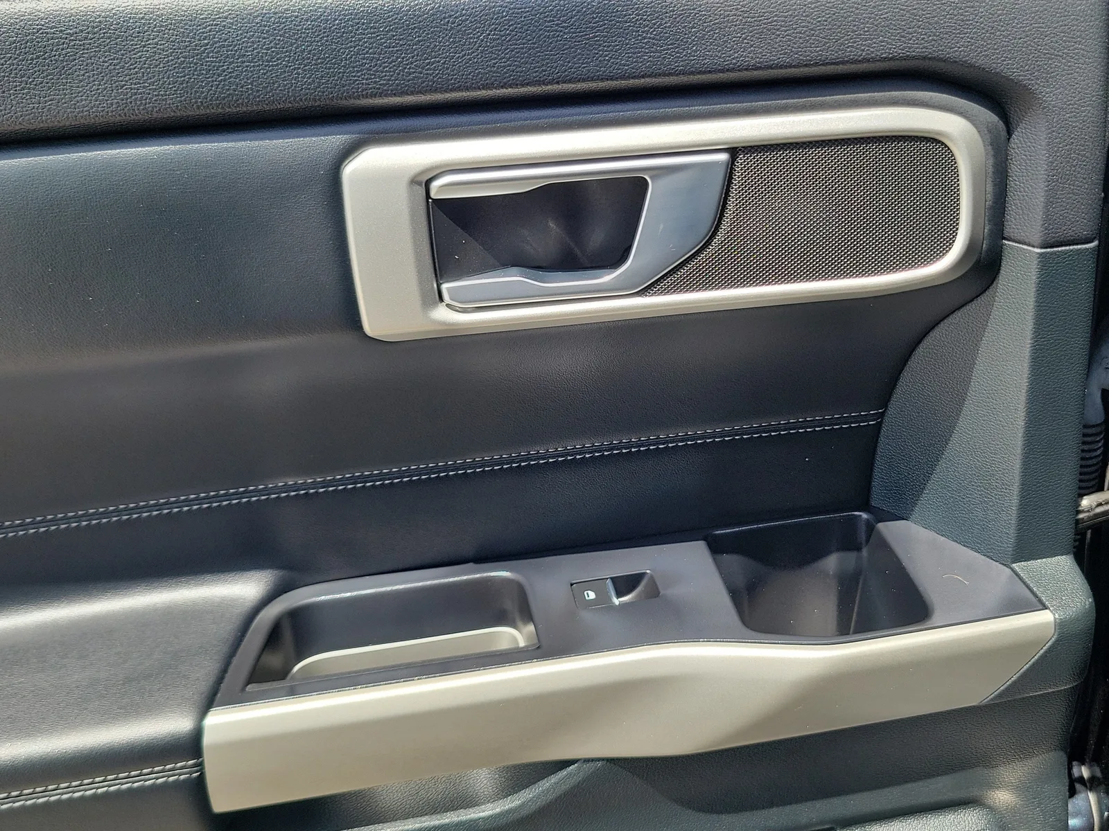 2023 Ford Explorer XLT photo 30