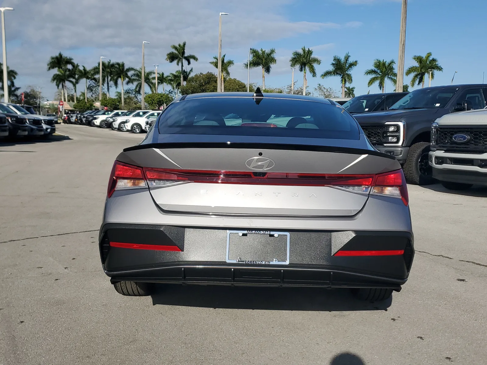 2025 Hyundai Elantra SEL Sport photo 6