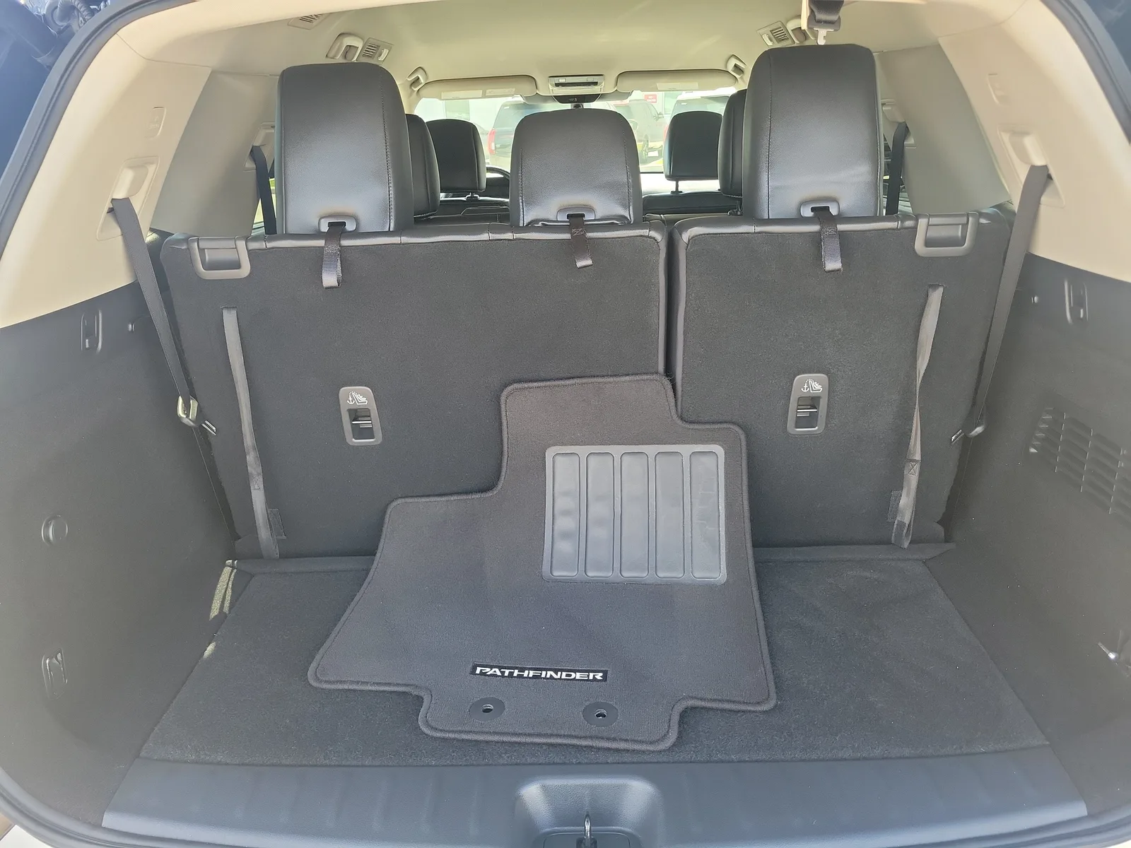 2022 Nissan Pathfinder SL photo 14
