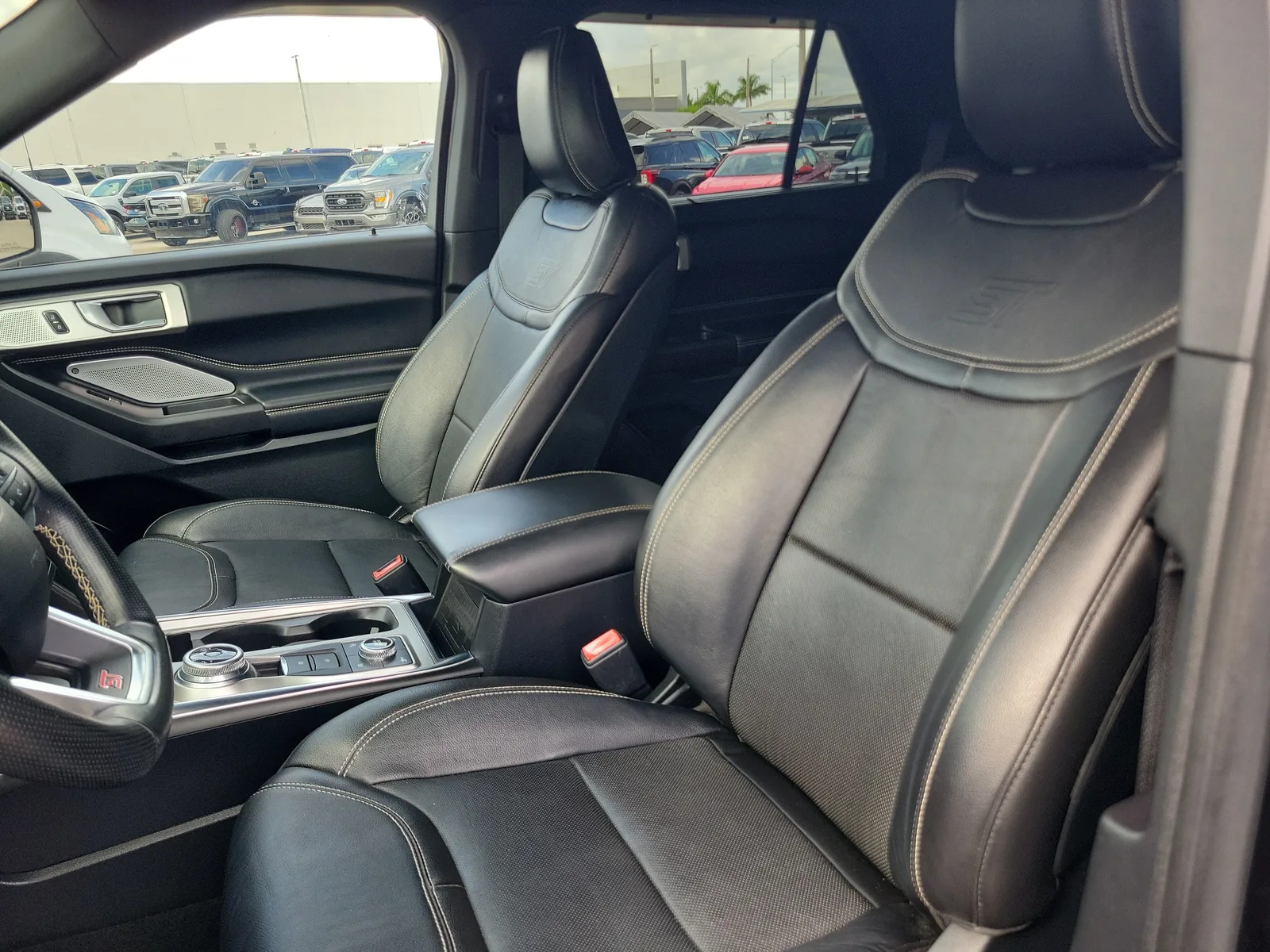 2020 Ford Explorer ST 4WD photo 12