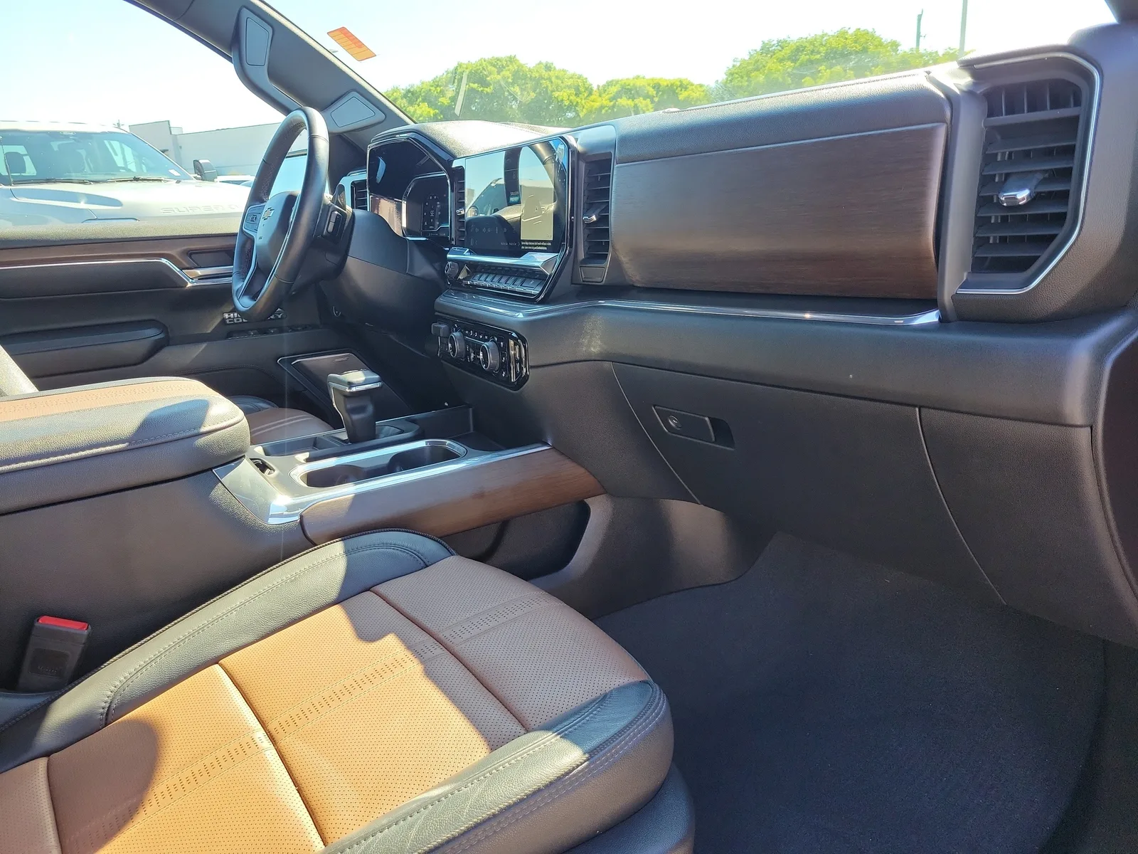 2024 Chevrolet Silverado 1500 High Country photo 17