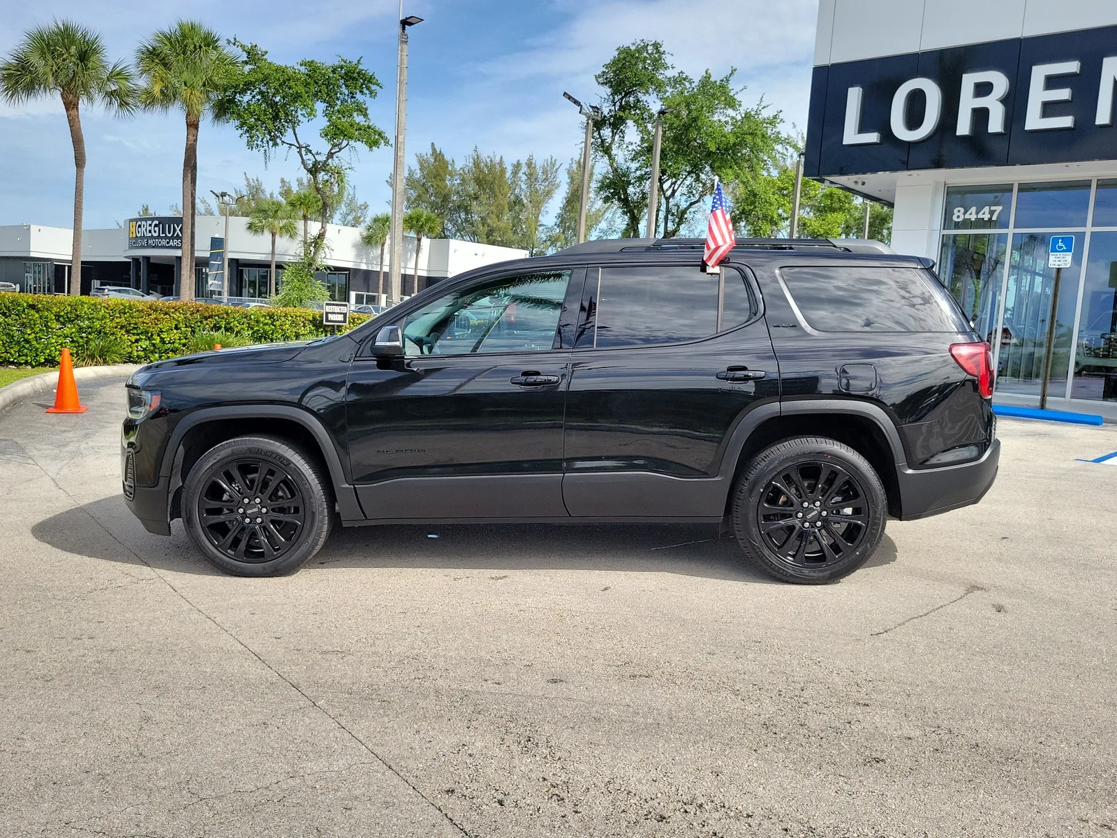 2023 GMC Acadia SLE photo 8