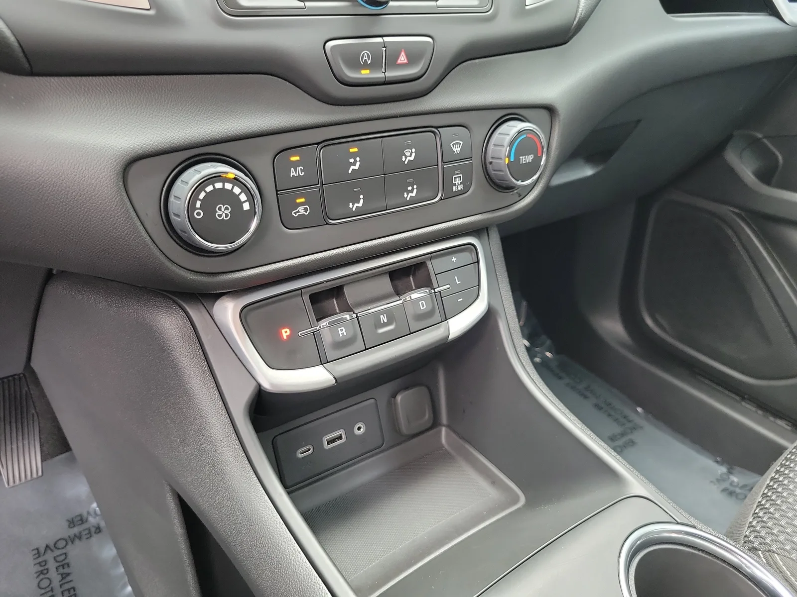 2024 GMC Terrain SLE photo 22