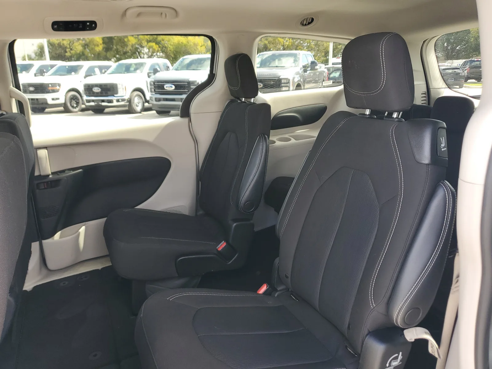 2023 Chrysler Voyager LX photo 13