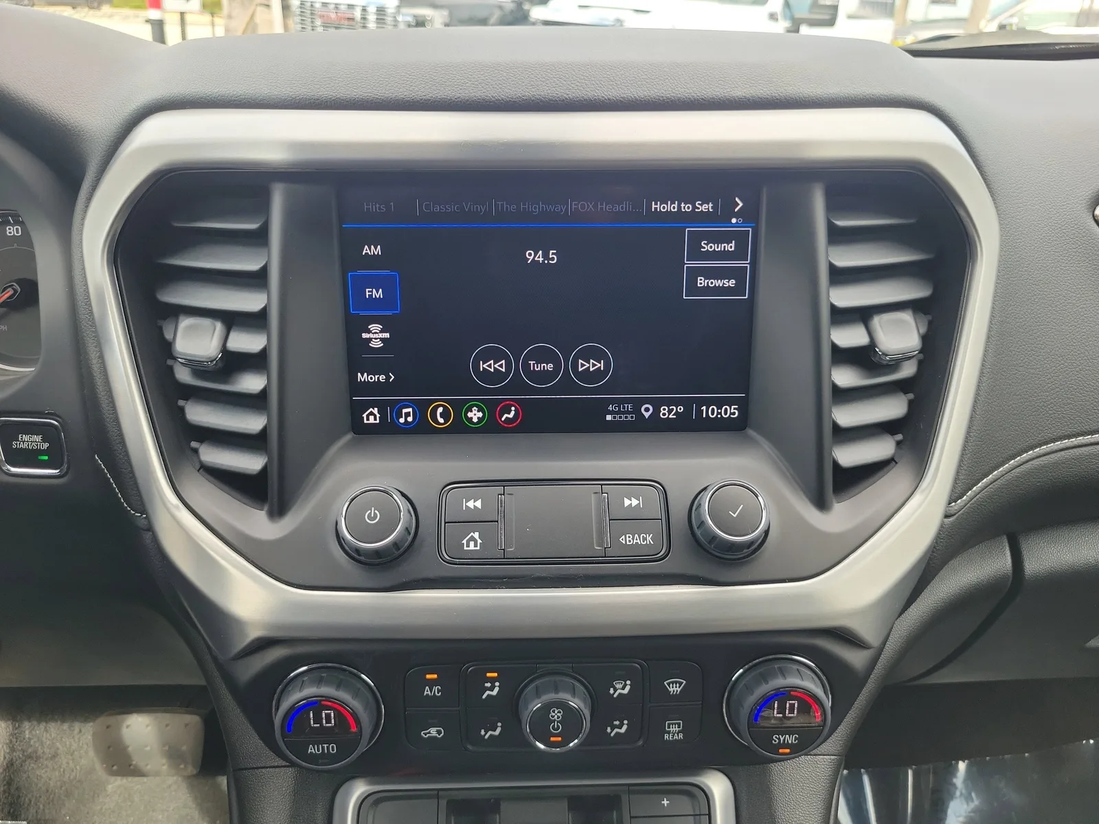 2023 GMC Acadia SLE photo 20