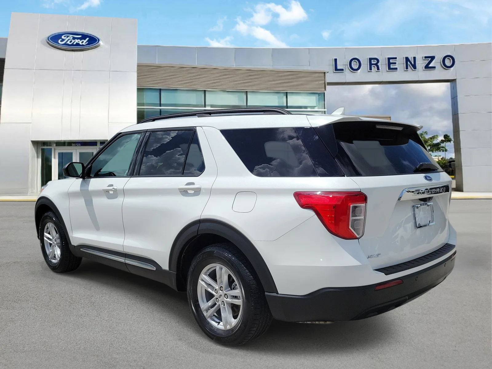 2023 Ford Explorer XLT photo 7