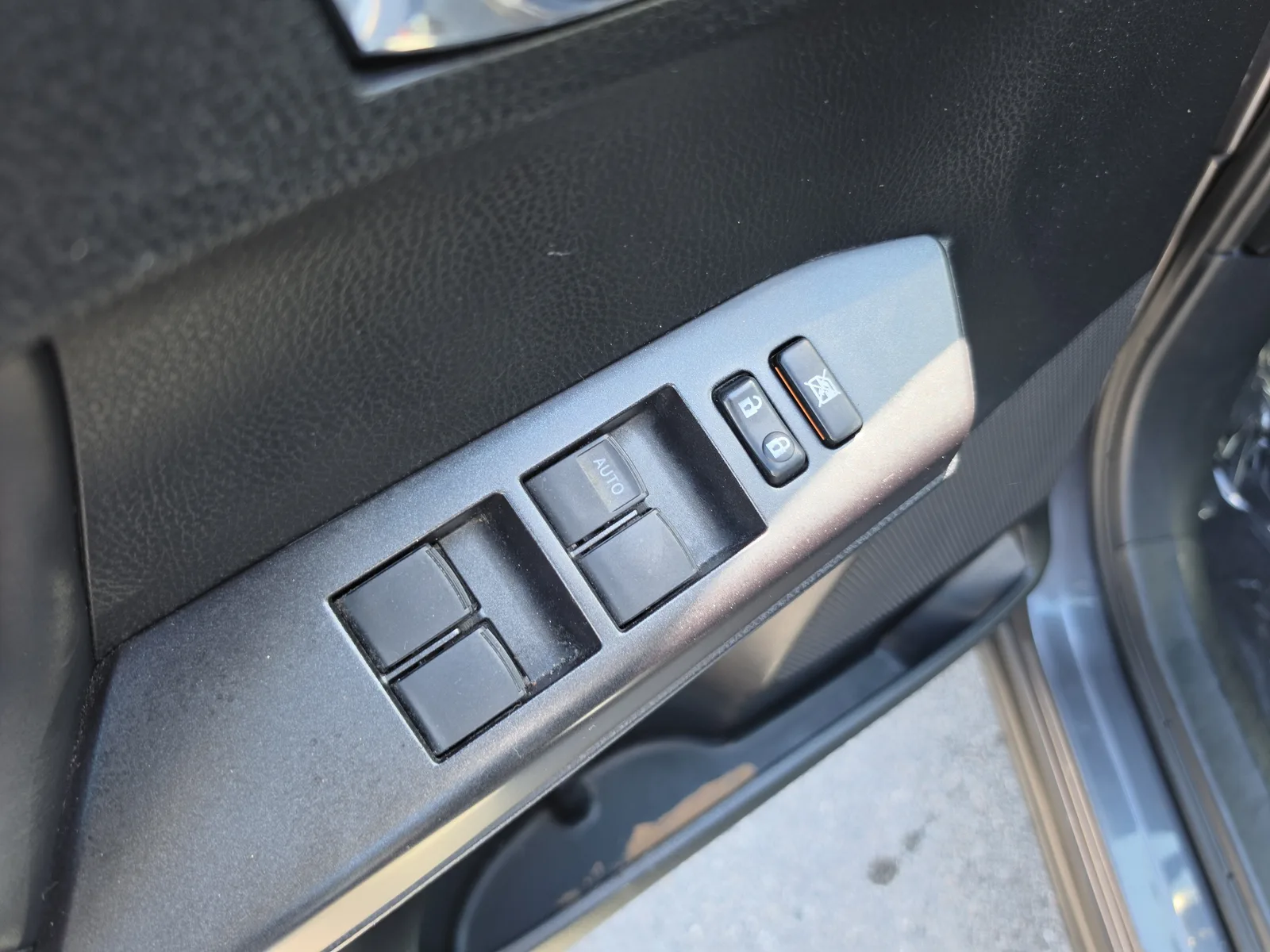 2017 Toyota RAV4 XLE photo 22