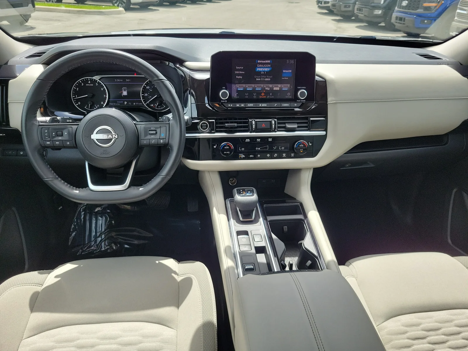 2022 Nissan Pathfinder SV photo 16