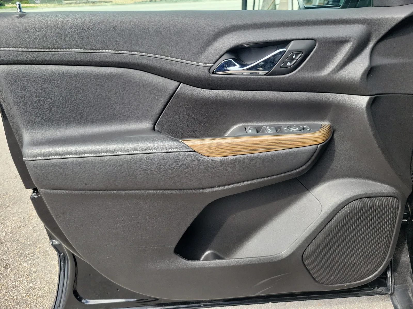 2023 GMC Acadia SLE photo 22