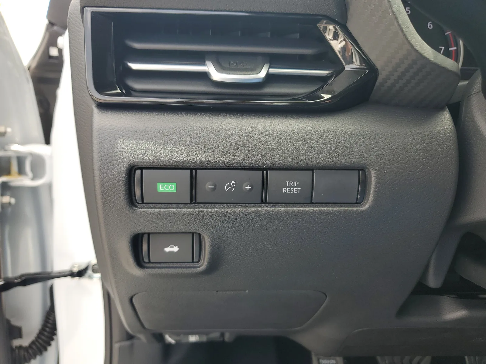 2025 Nissan Sentra SR photo 19