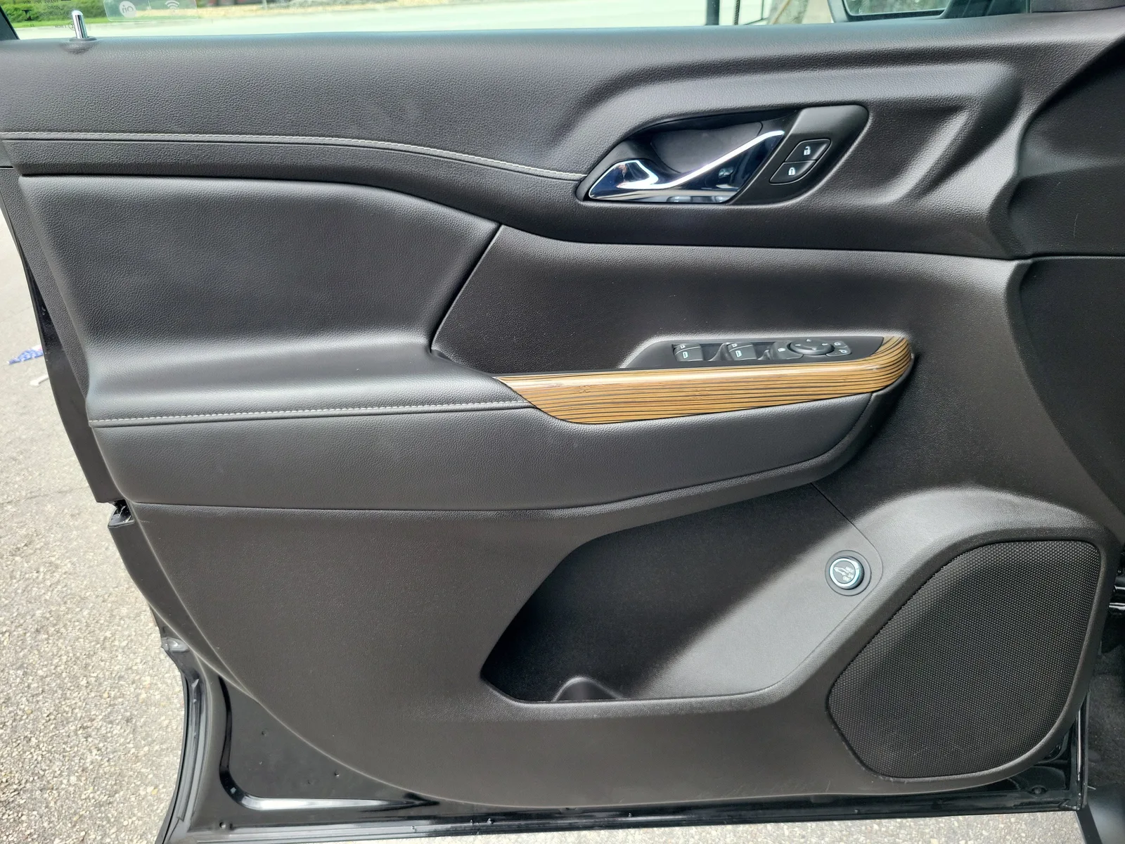 2023 GMC Acadia SLE photo 24