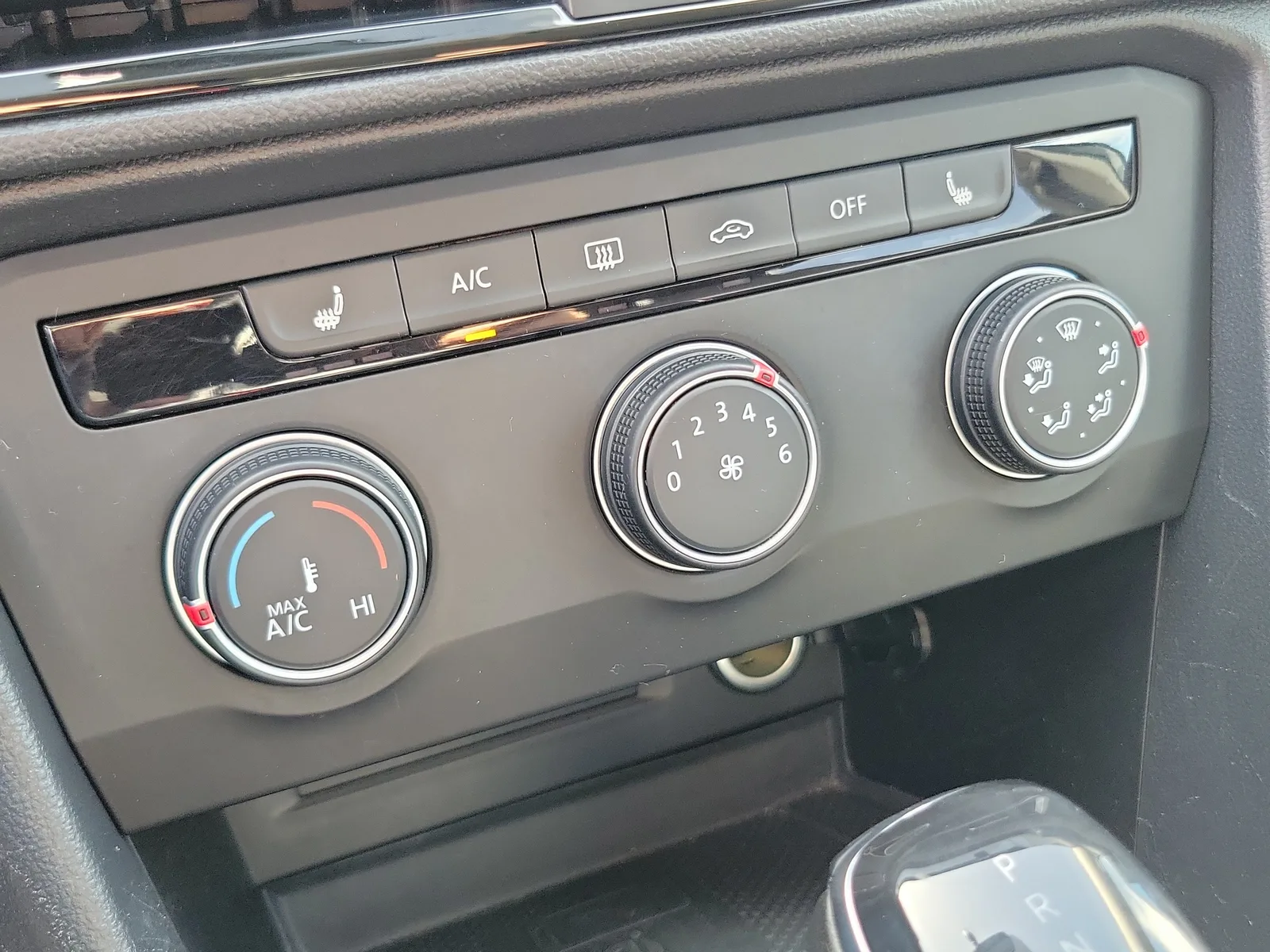 2022 Volkswagen Taos SE photo 26