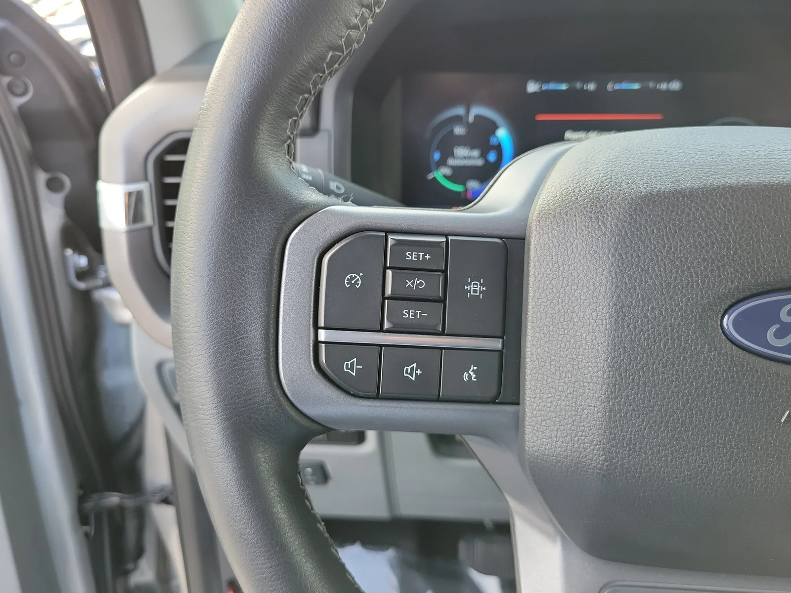 2025 Ford F-150 Lightning XLT photo 27