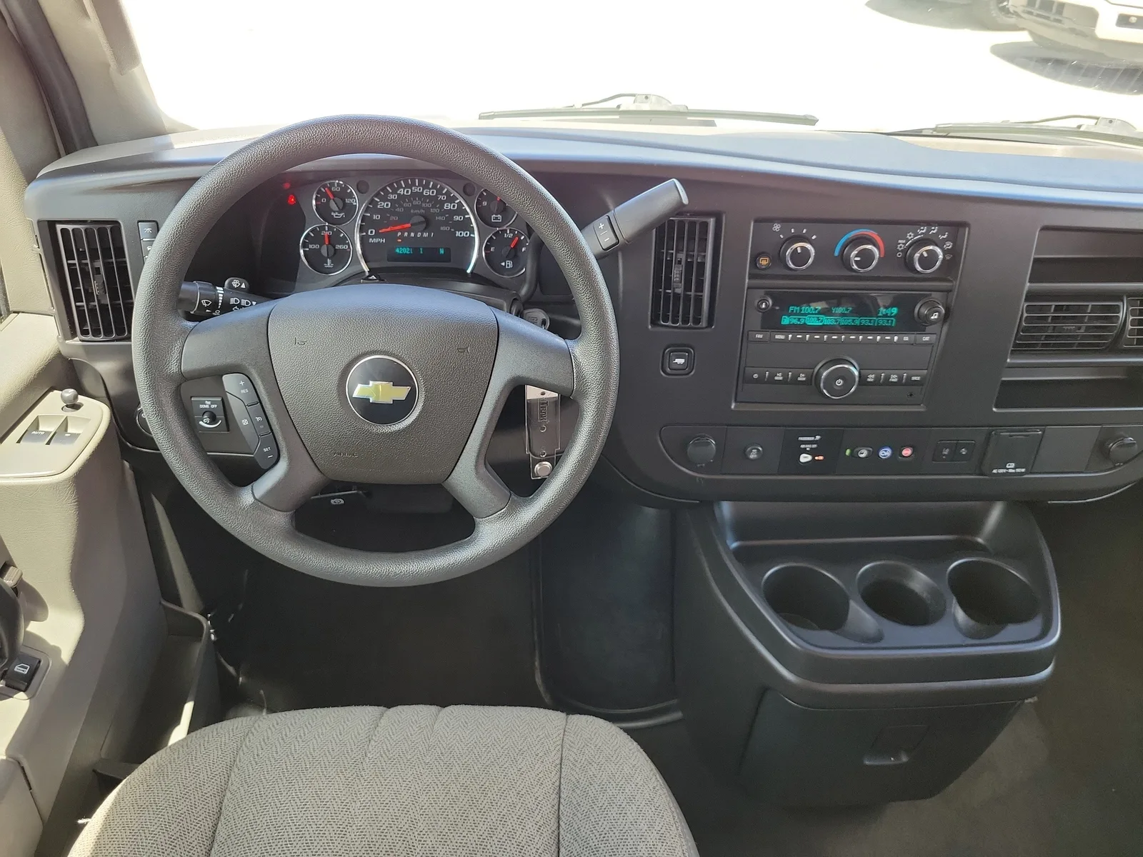 2023 Chevrolet Express Passenger LT photo 15