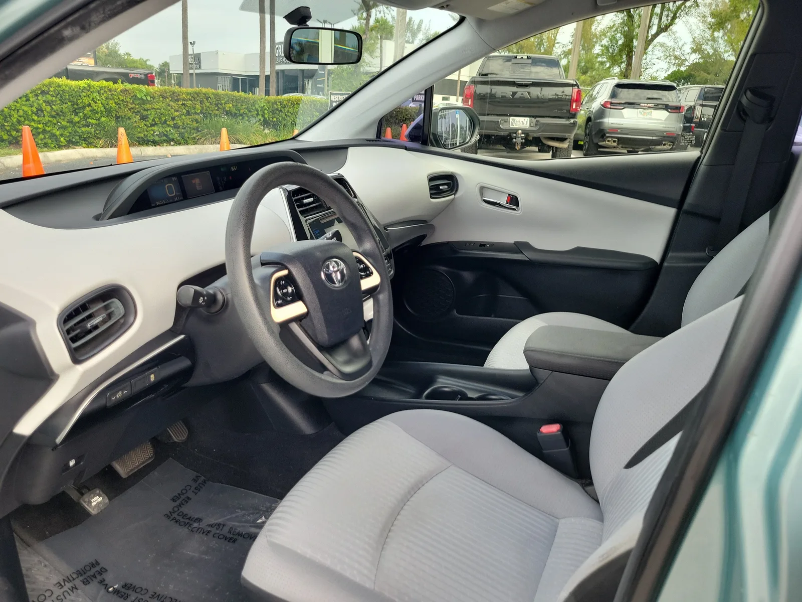 2016 Toyota Prius Two photo 11
