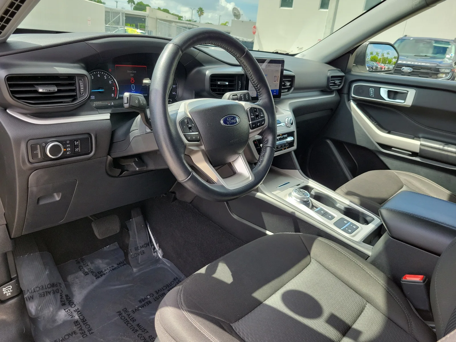 2023 Ford Explorer XLT photo 13