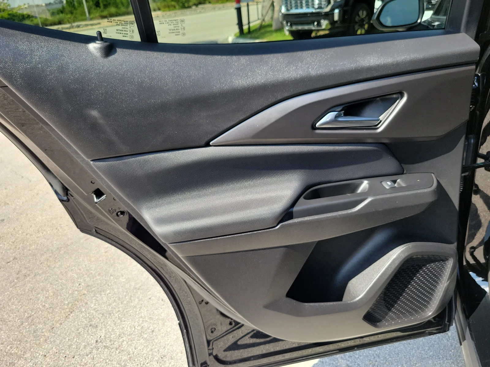 2025 Chevrolet Equinox EV LT photo 25