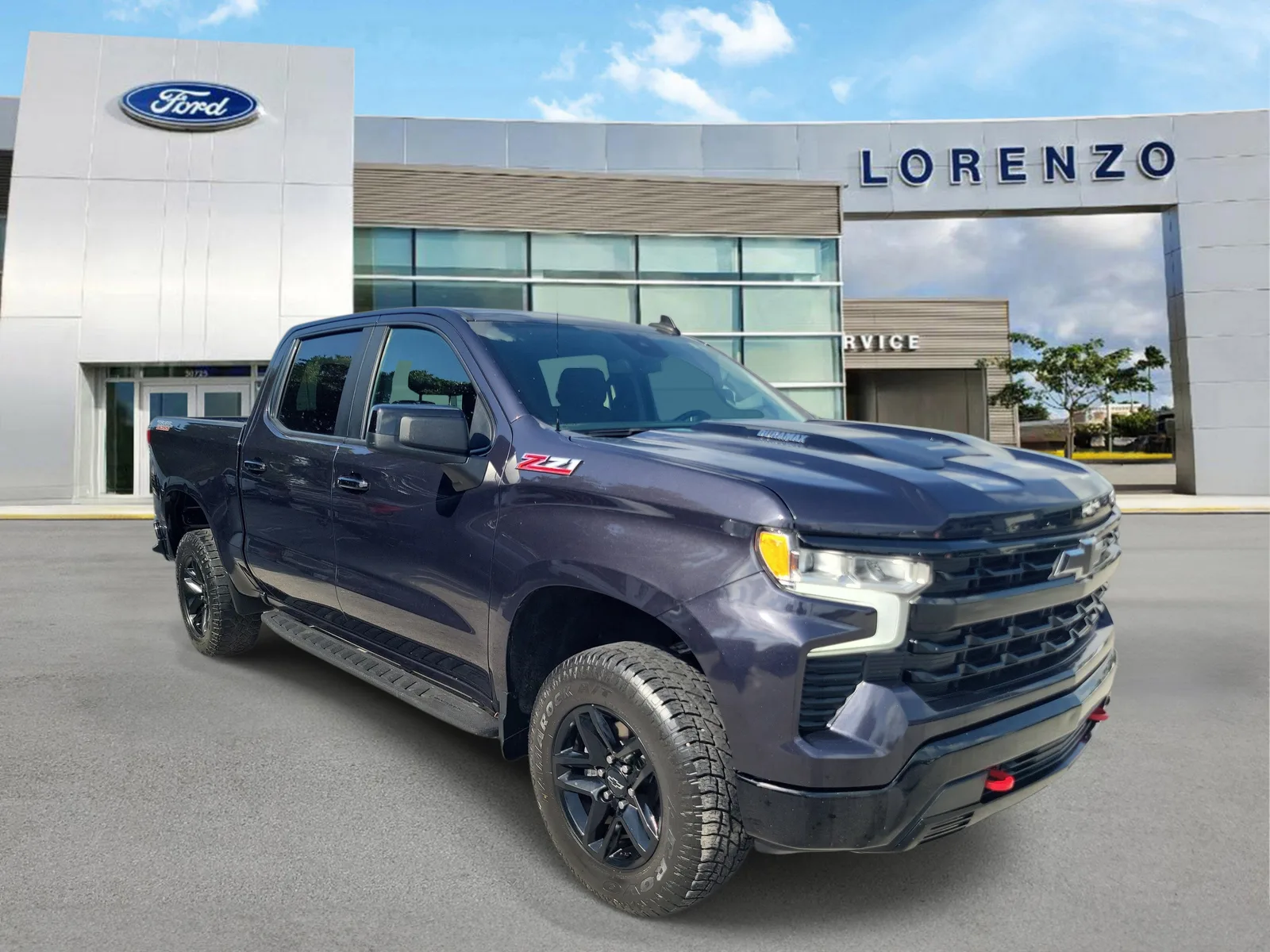 2023 Chevrolet Silverado 1500 LT Trail Boss 4WD Diesel photo 3