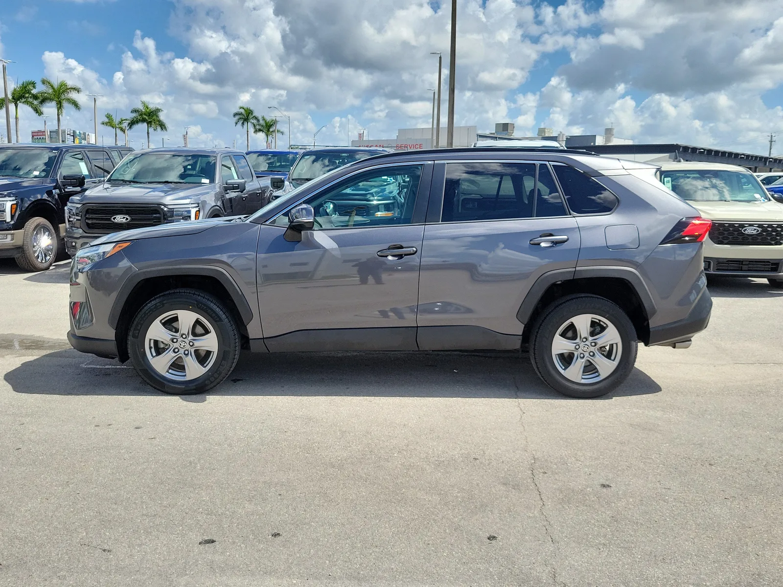 2023 Toyota RAV4 XLE photo 8
