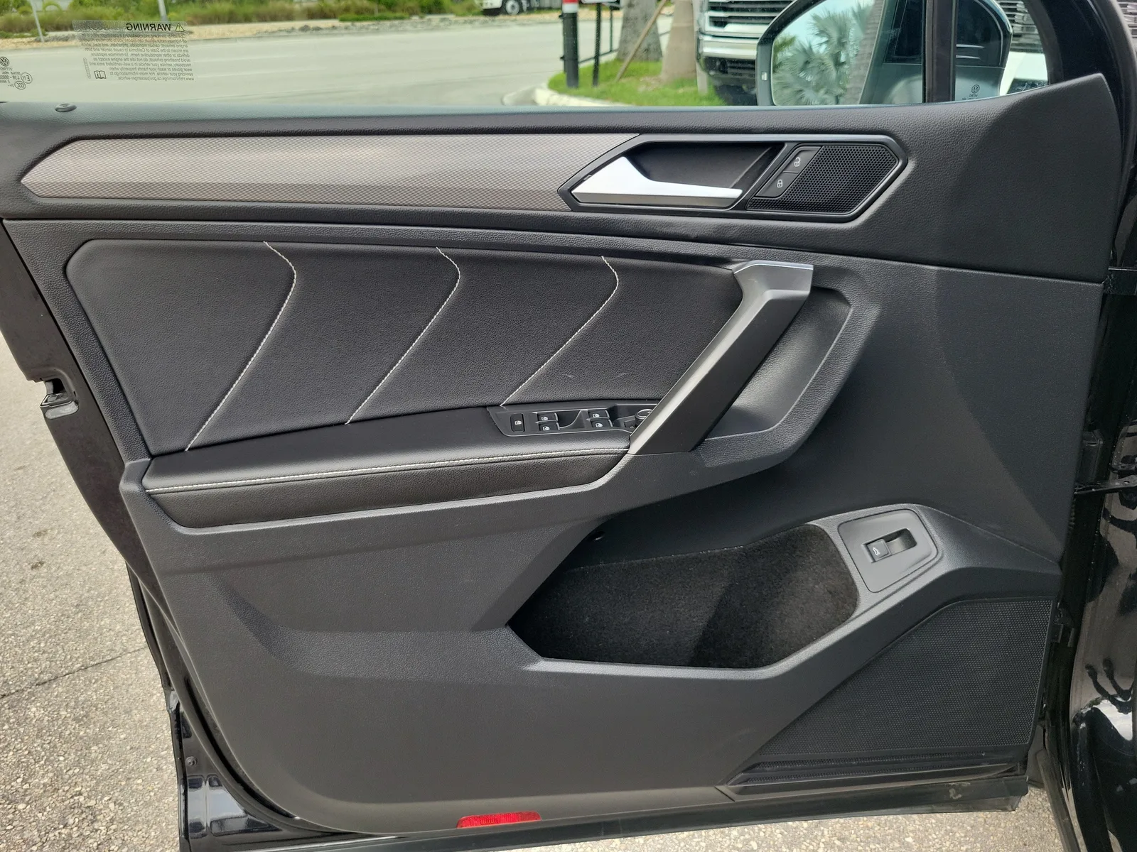2022 Volkswagen Tiguan SE photo 23