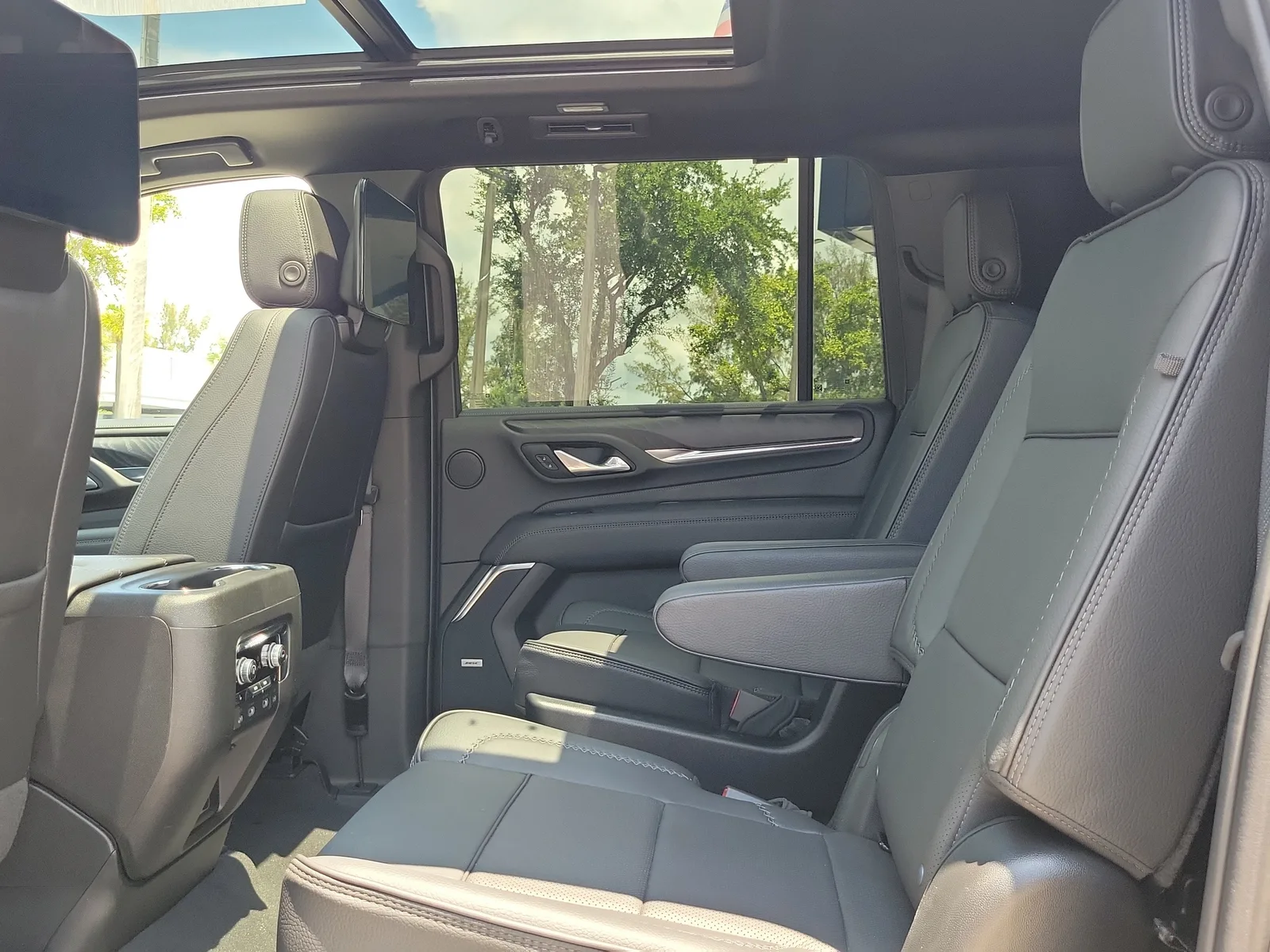 2024 GMC Yukon XL Denali photo 16
