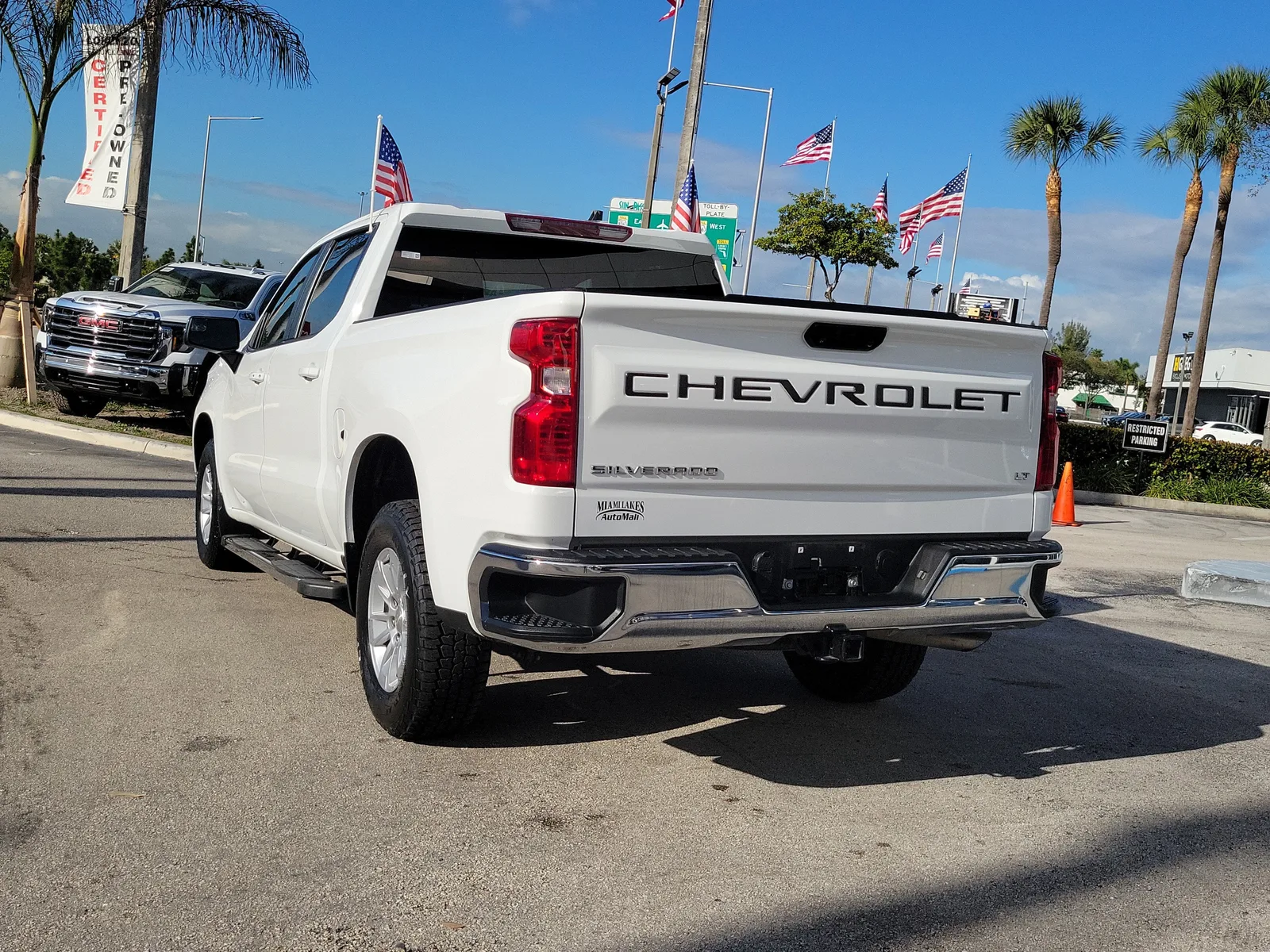 2023 Chevrolet Silverado 1500 LT photo 7