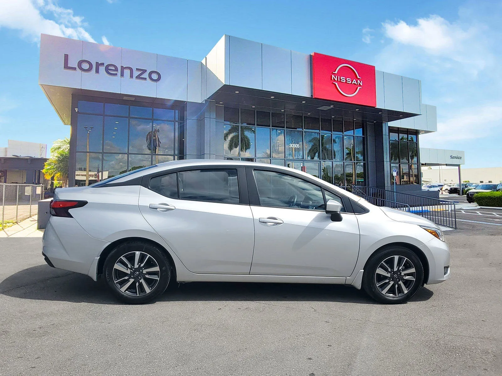 2025 Nissan Versa SV photo 4