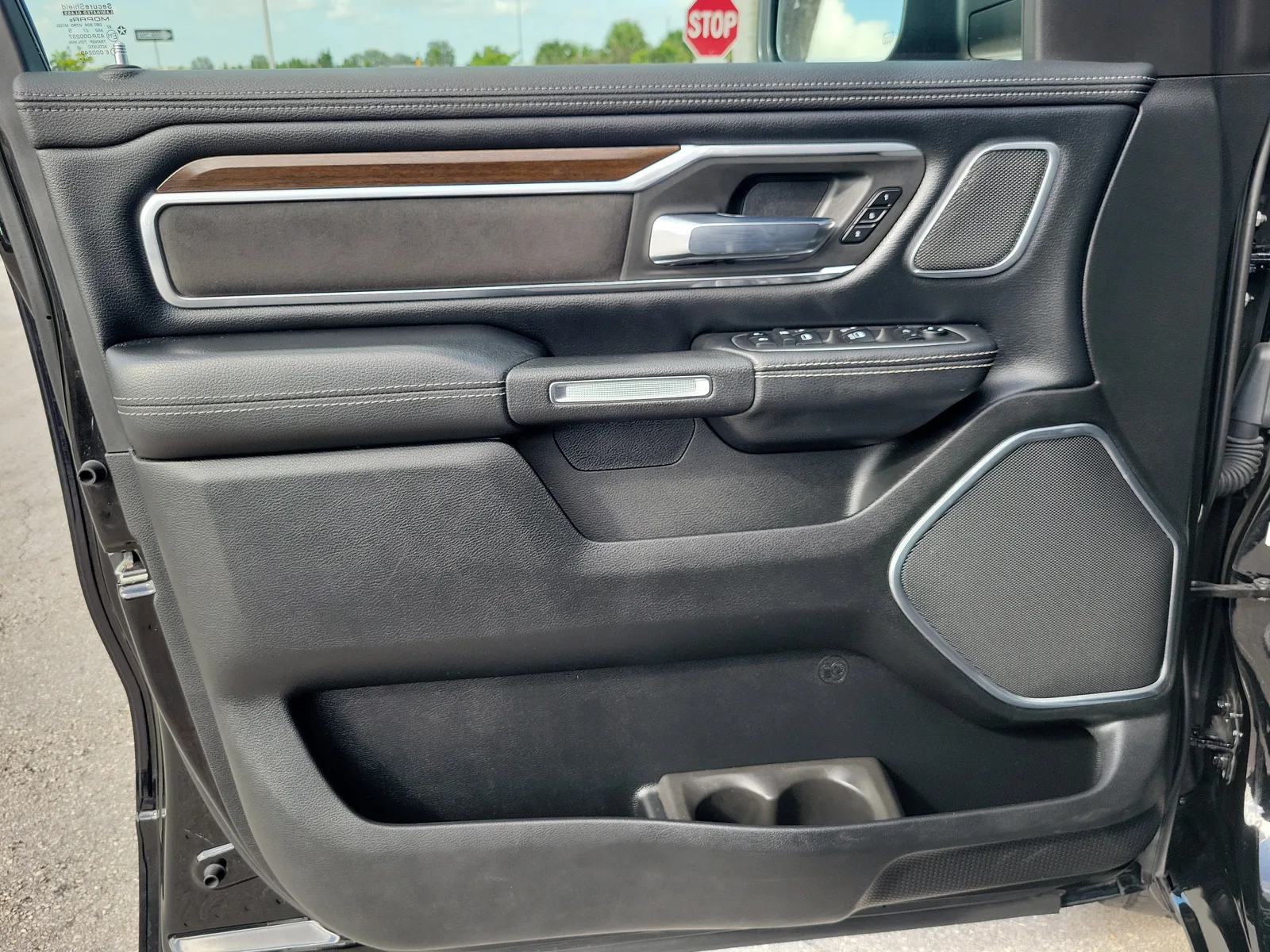 2021 RAM 1500 Laramie photo 23