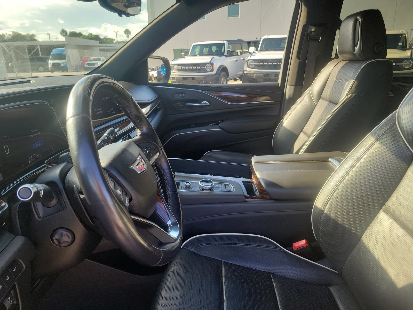 2022 Cadillac Escalade Premium Luxury 4WD photo 9