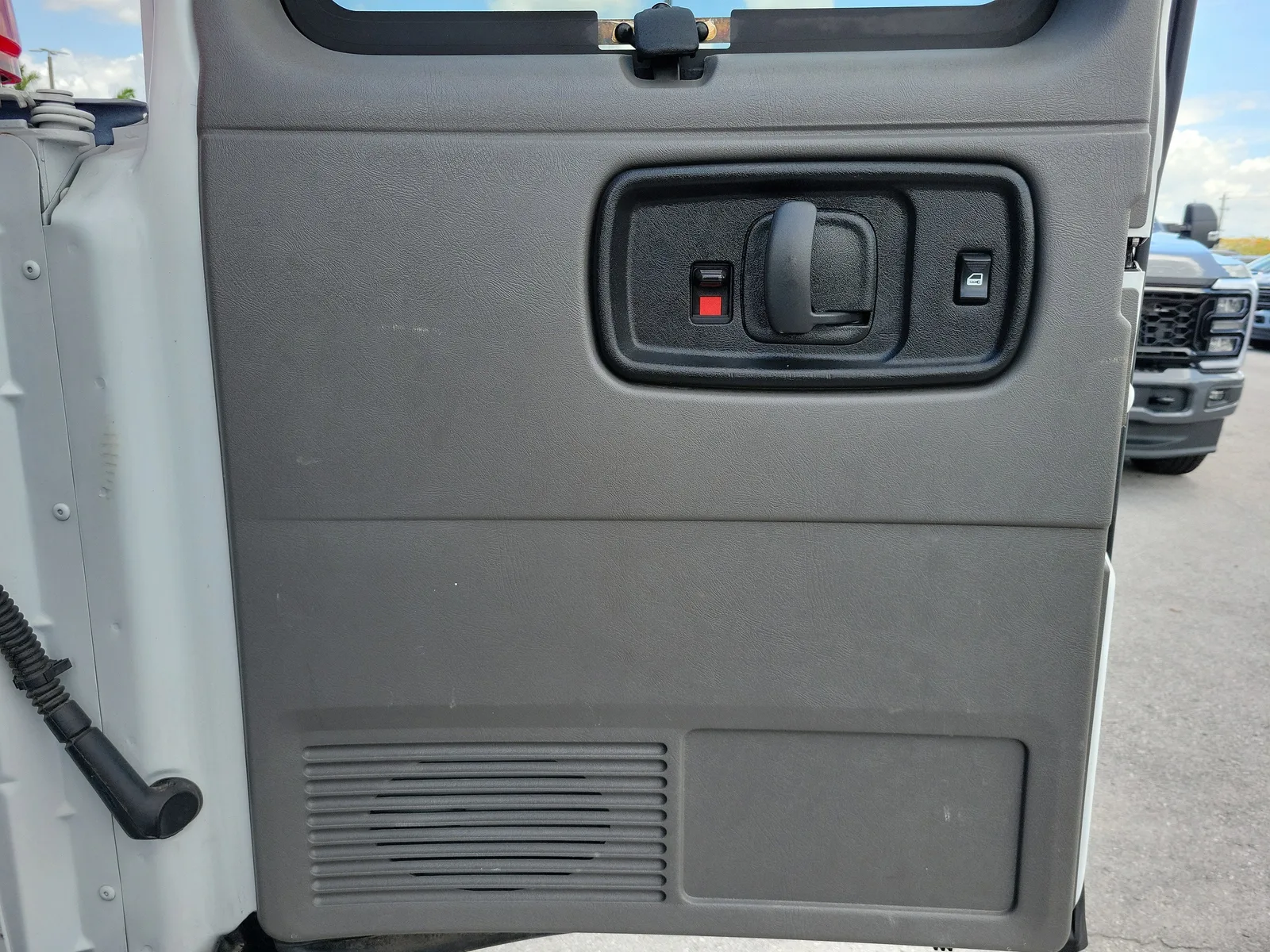 2023 Chevrolet Express Passenger LT photo 12