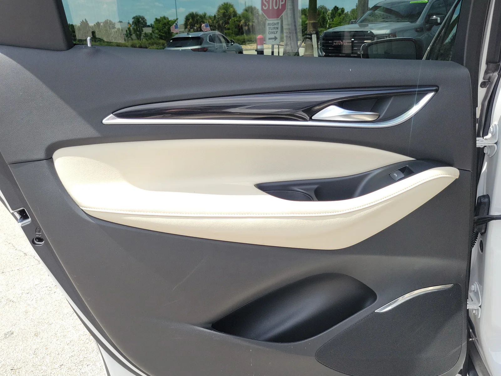 2022 Buick Enclave Essence photo 27
