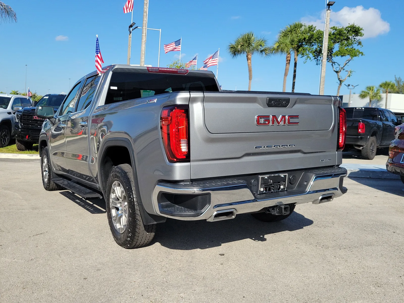 2024 GMC Sierra 1500 SLT photo 7