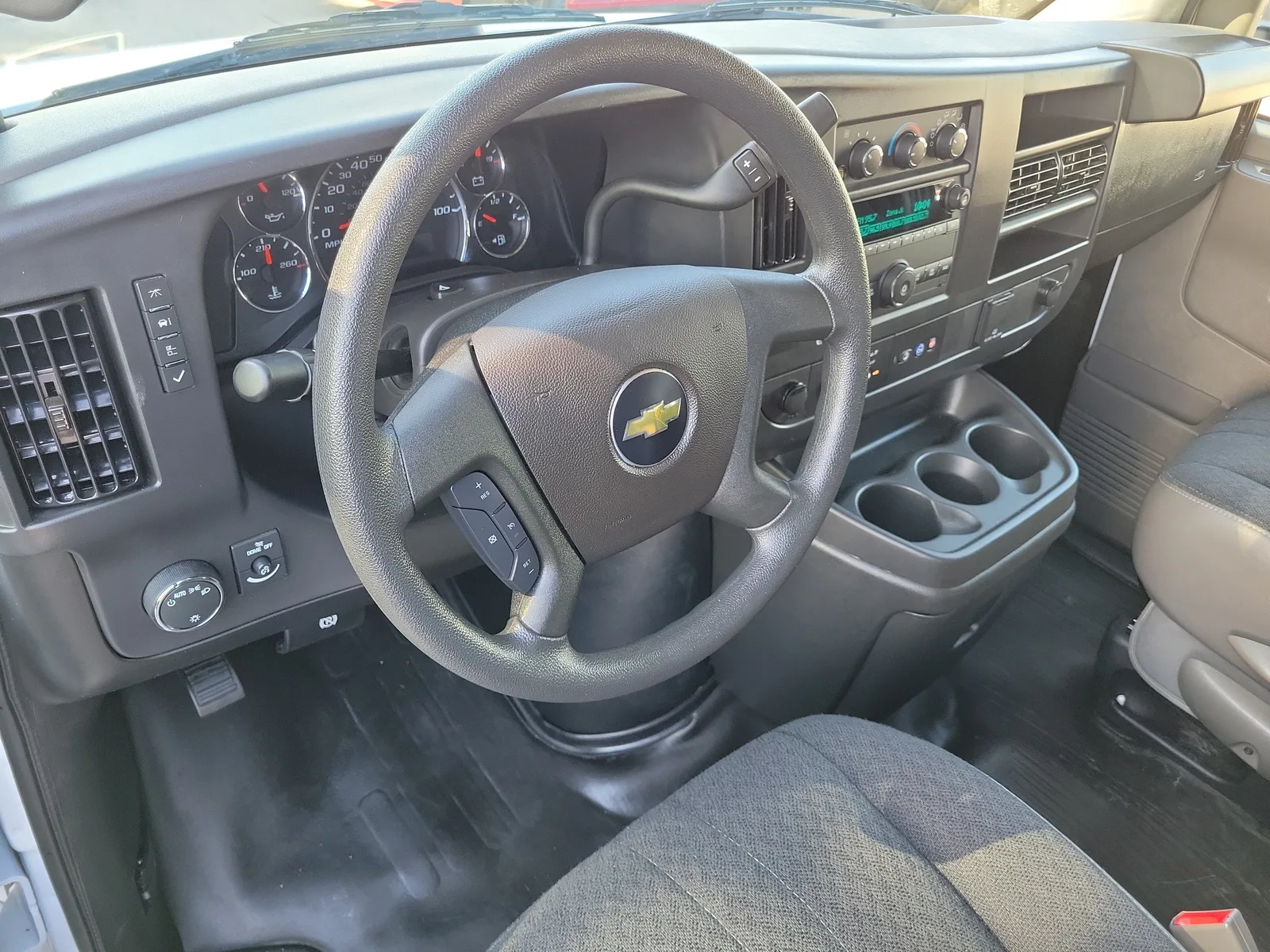 2025 Chevrolet Express Cargo Van Work Van photo 9
