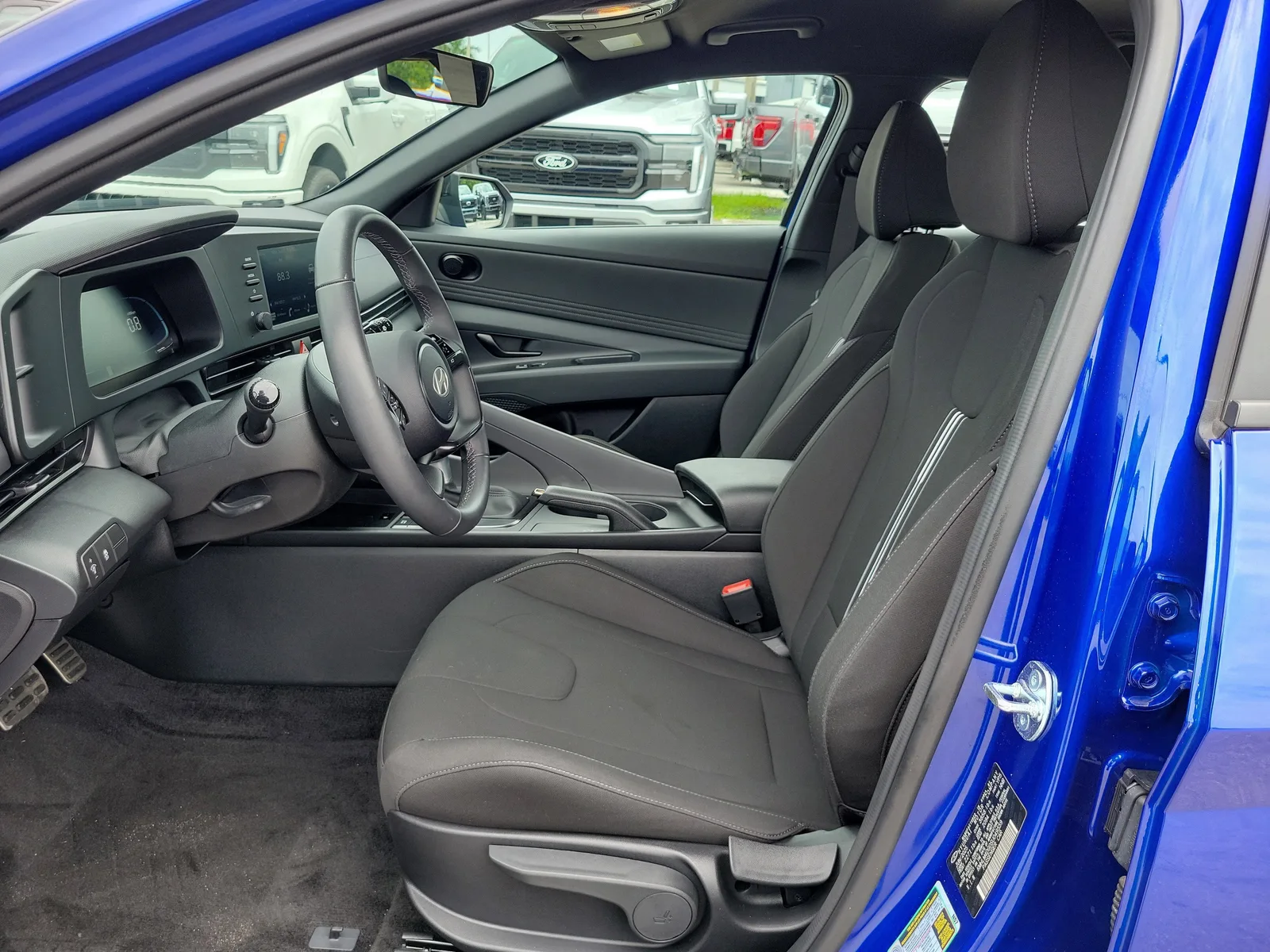 2025 Hyundai Elantra SEL Sport photo 17