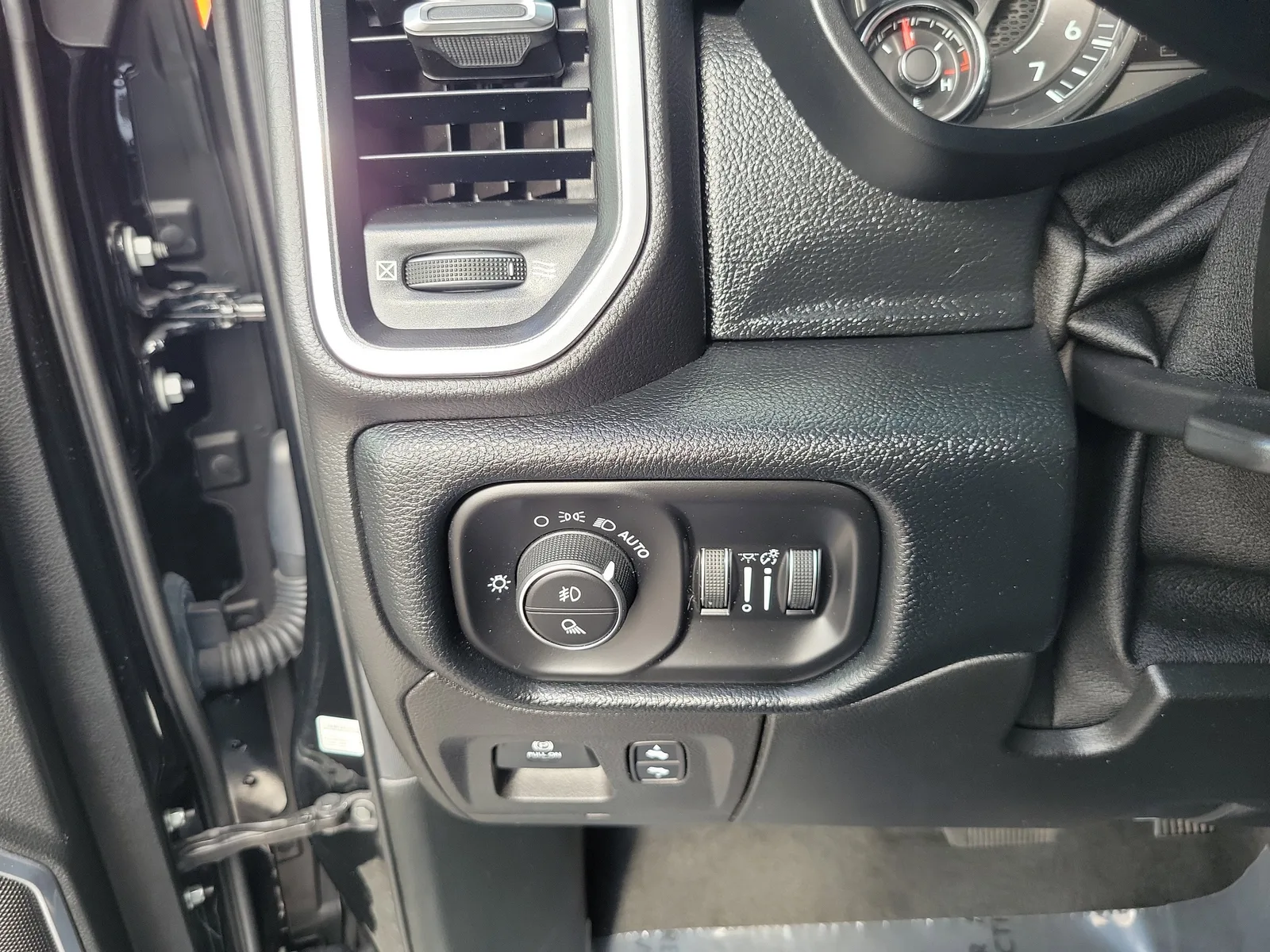 2021 RAM 1500 Laramie photo 22