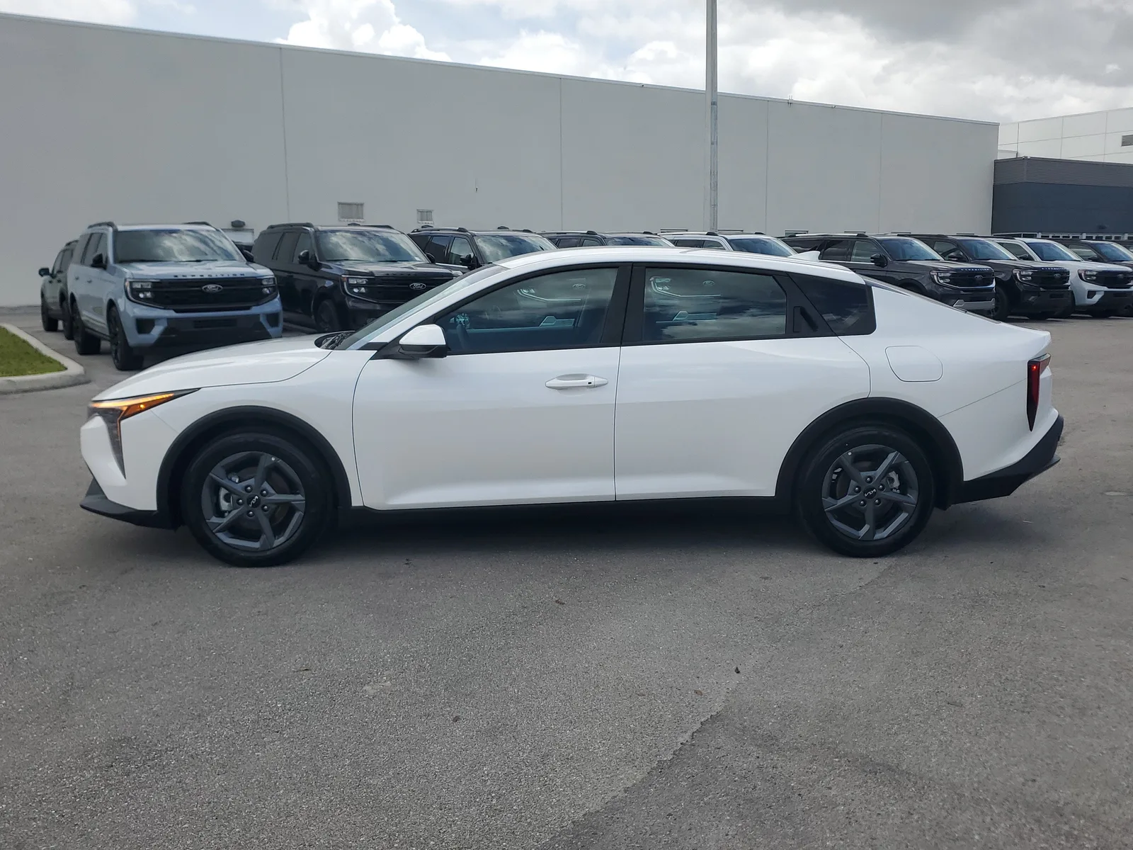 2025 Kia K4 LXS photo 8