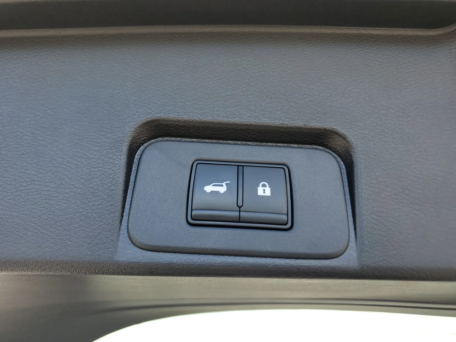 2024 Nissan Rogue SV photo 16