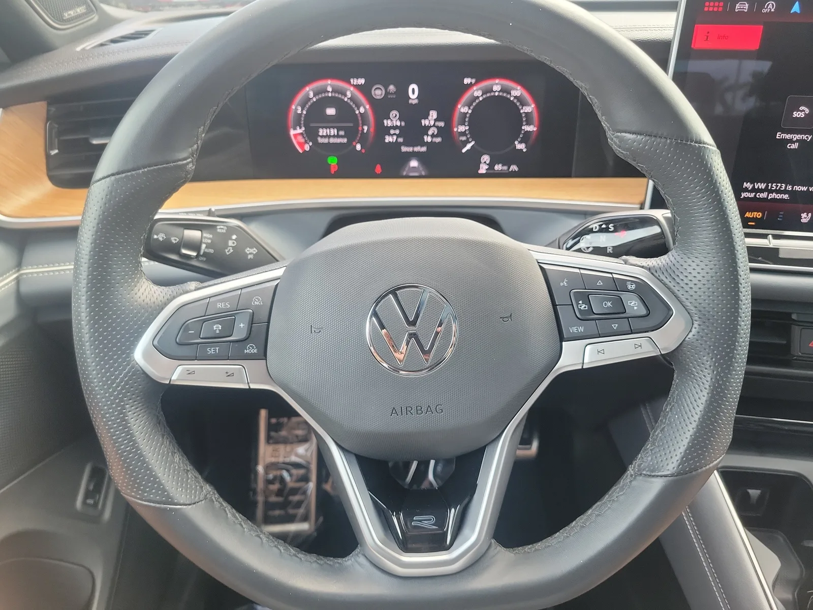 2025 Volkswagen Tiguan SEL R-Line photo 22