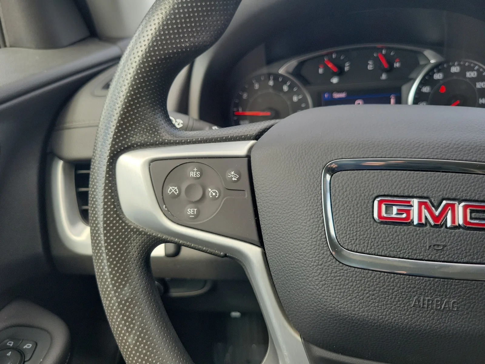 2023 GMC Terrain SLE photo 18