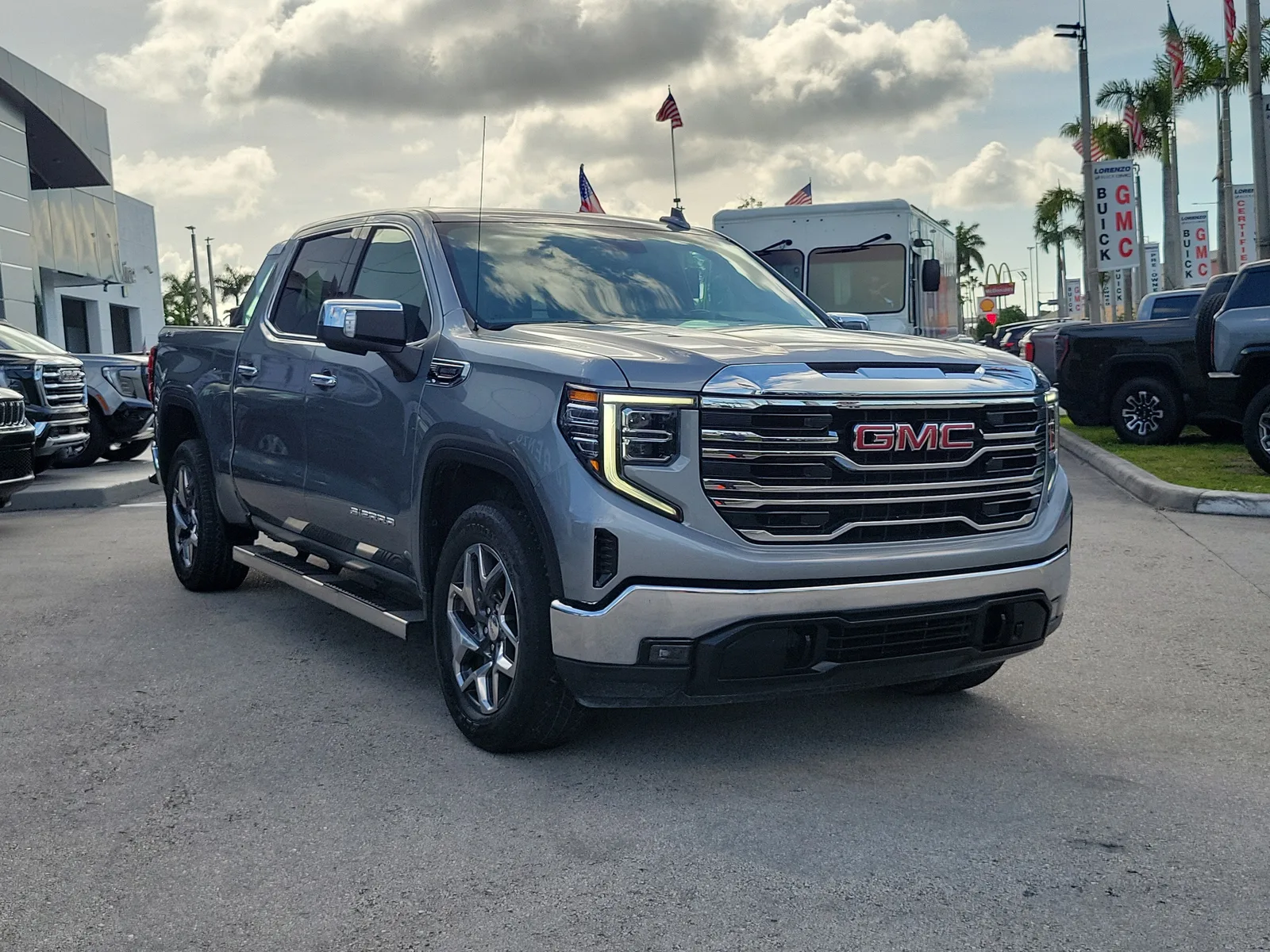 2024 GMC Sierra 1500 SLT photo 3