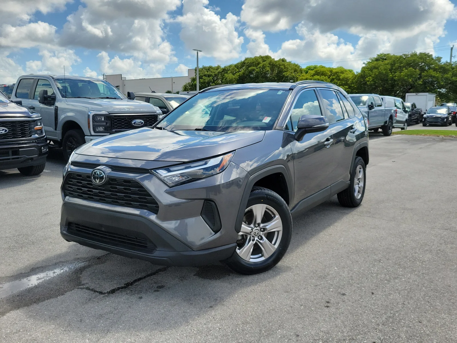 2023 Toyota RAV4 XLE photo 33