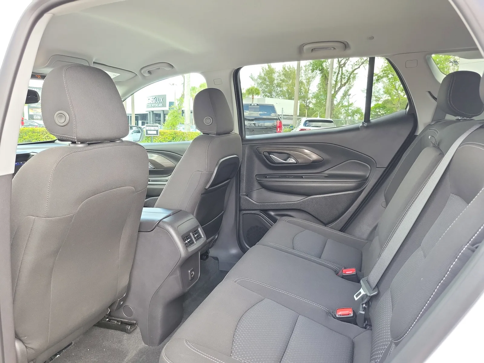 2024 GMC Terrain SLE photo 14