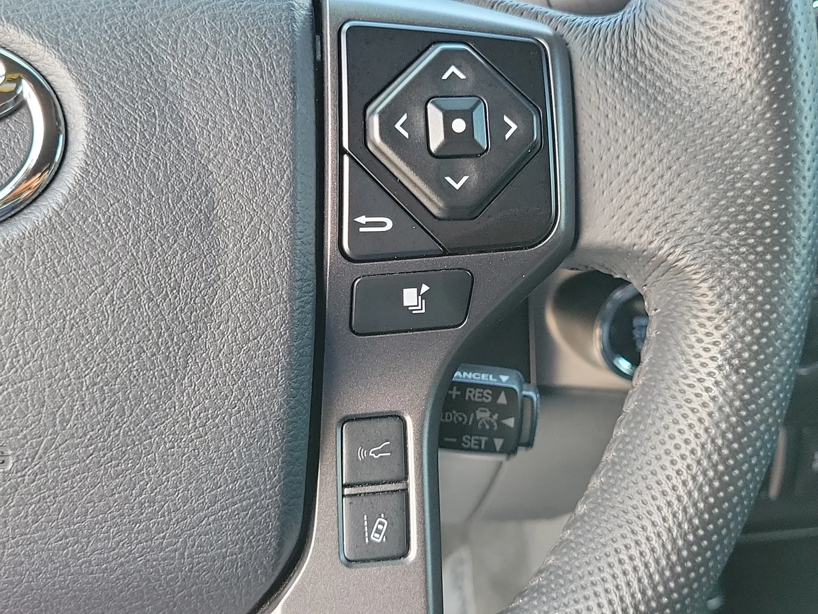 2023 Toyota Tacoma 4WD SR photo 18