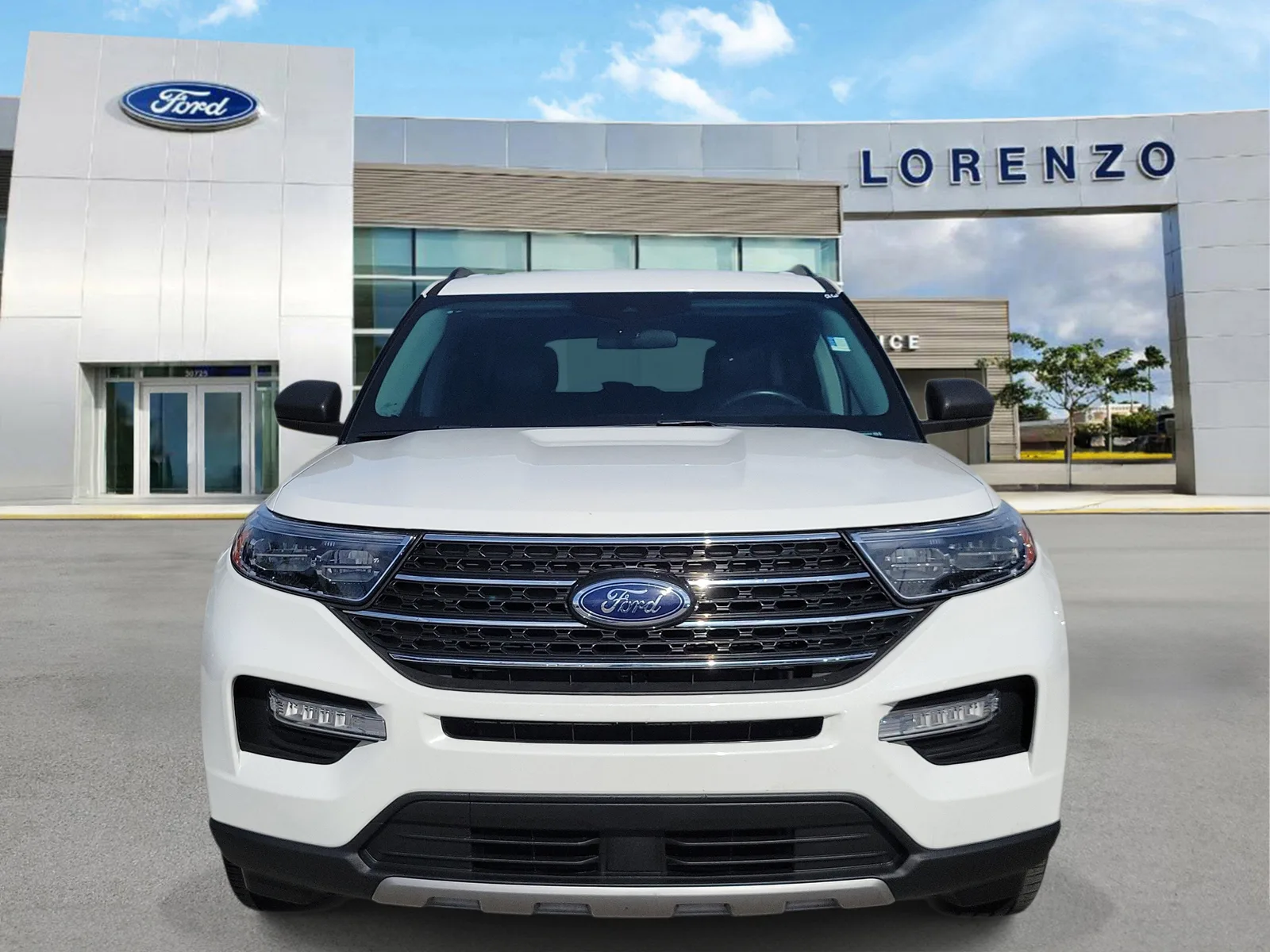 2023 Ford Explorer XLT photo 2