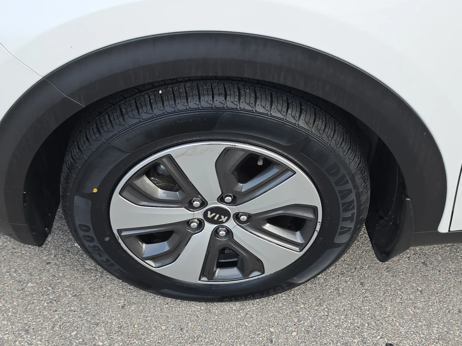 2017 Kia Niro LX photo 23